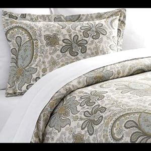 Pottery Barn cotton queen Duvet Set.